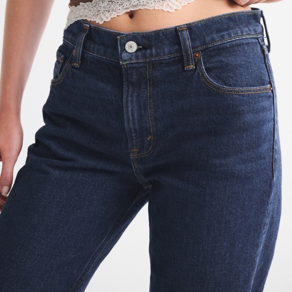 Abercrombie & Fitch , The 90’s Straight mid rise jean curve love - Picture 2 of 8